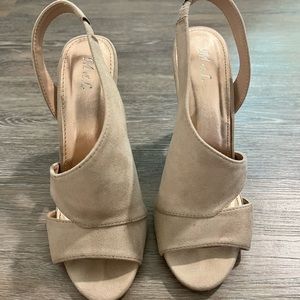 M&L Women’s Heels - size 8.5 -  4.5in heel height, tan suede